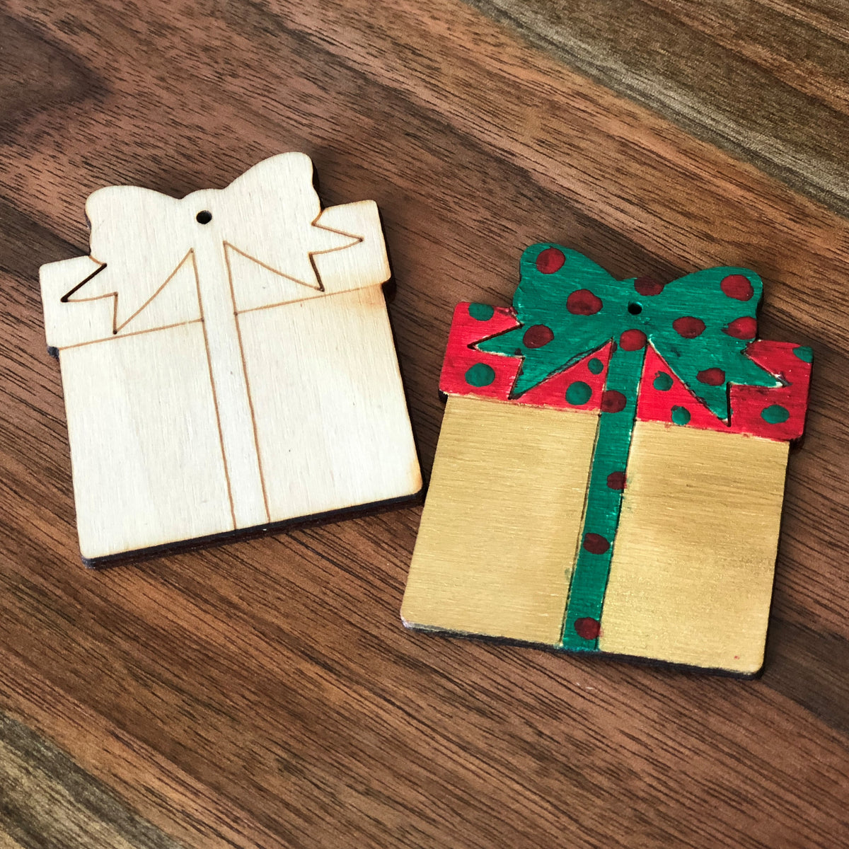 Ready to Paint Christmas Ornament Set